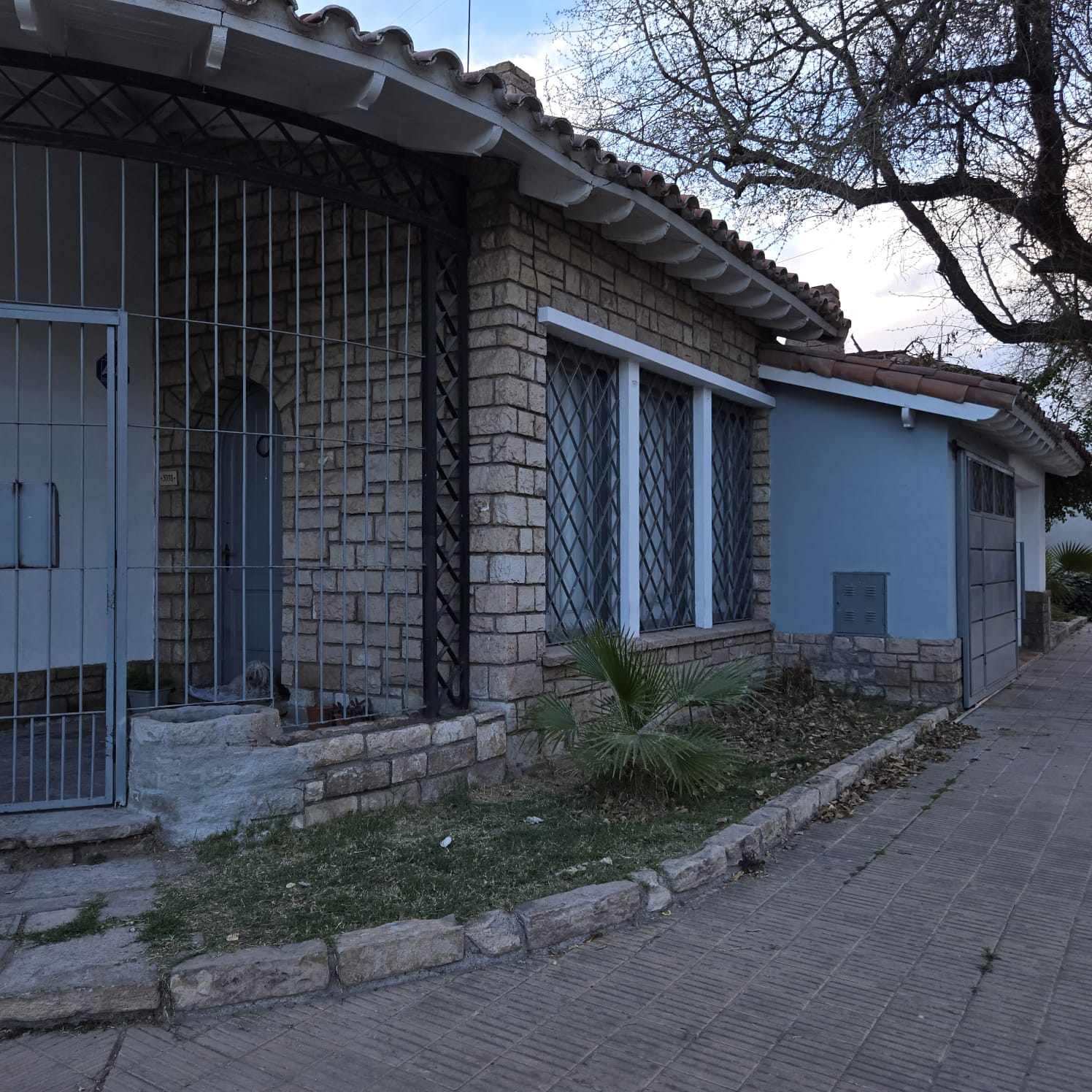 CASA ESQUINA EN VENTA EN SEXTA SECCION, CIUDAD, MENDOZA