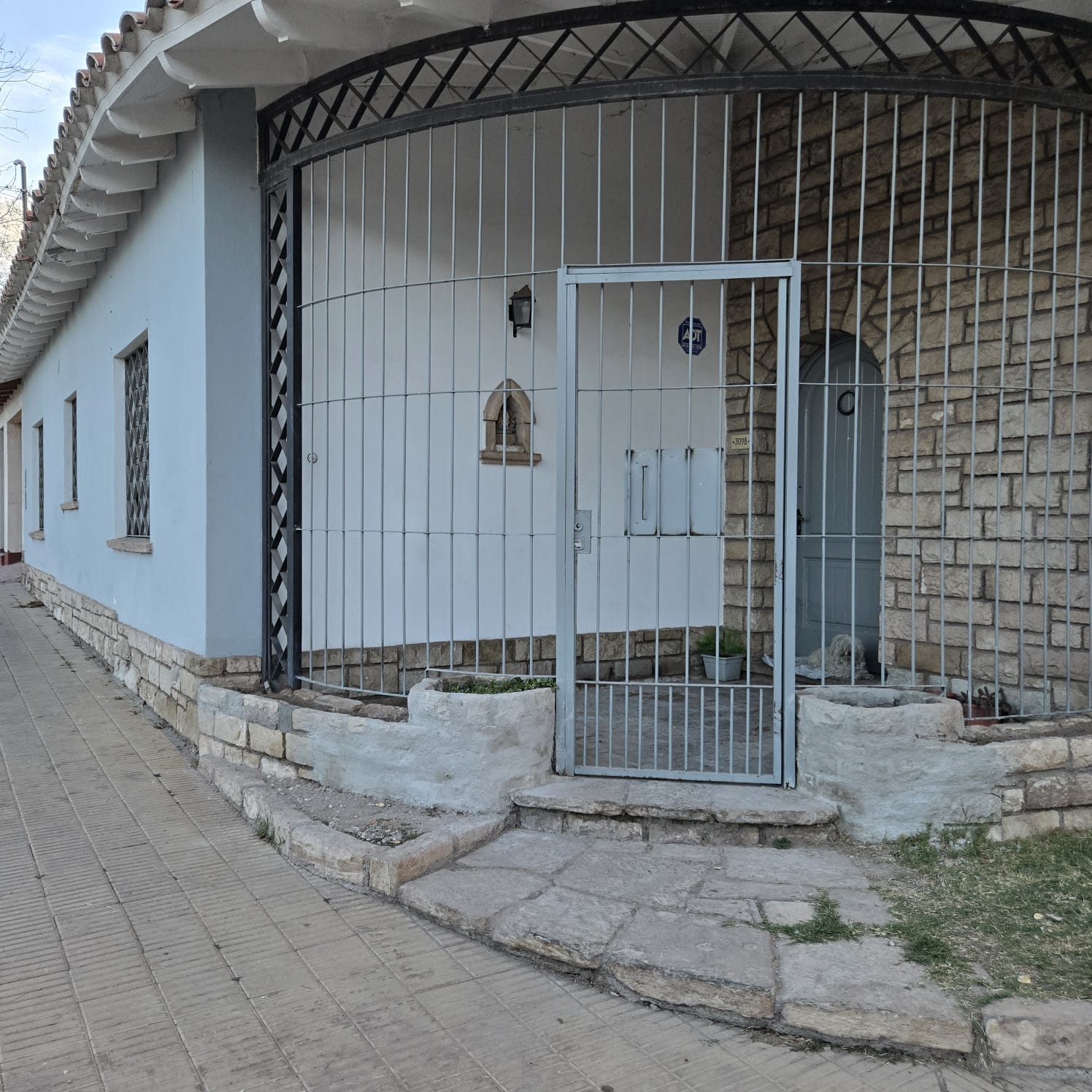 CASA ESQUINA EN VENTA EN SEXTA SECCION, CIUDAD, MENDOZA
