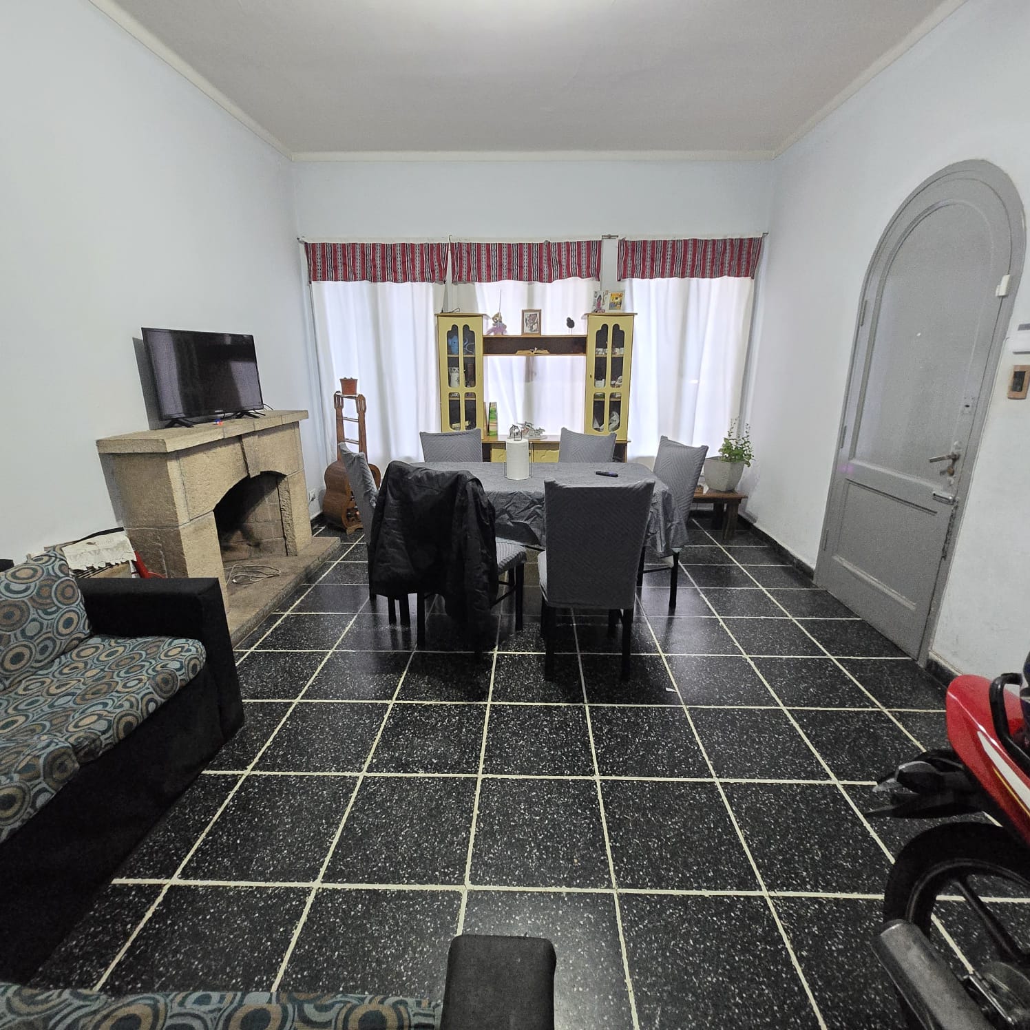 CASA ESQUINA EN VENTA EN SEXTA SECCION, CIUDAD, MENDOZA